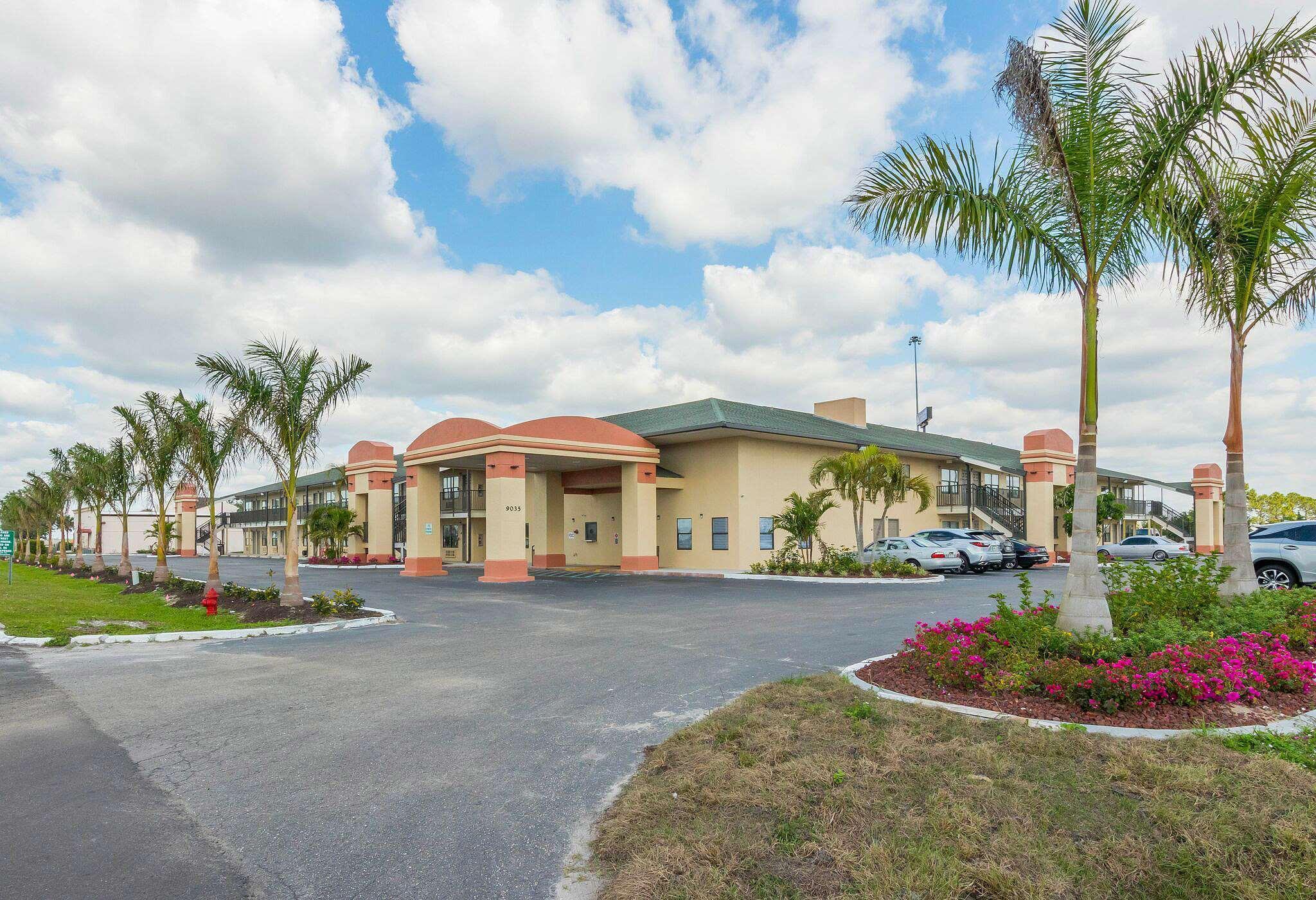 Baymont By Wyndham Punta Gorda/Port Charlotte Exterior foto