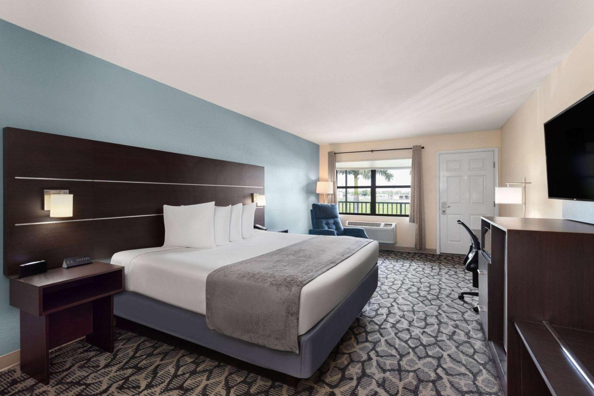 Baymont By Wyndham Punta Gorda/Port Charlotte Exterior foto