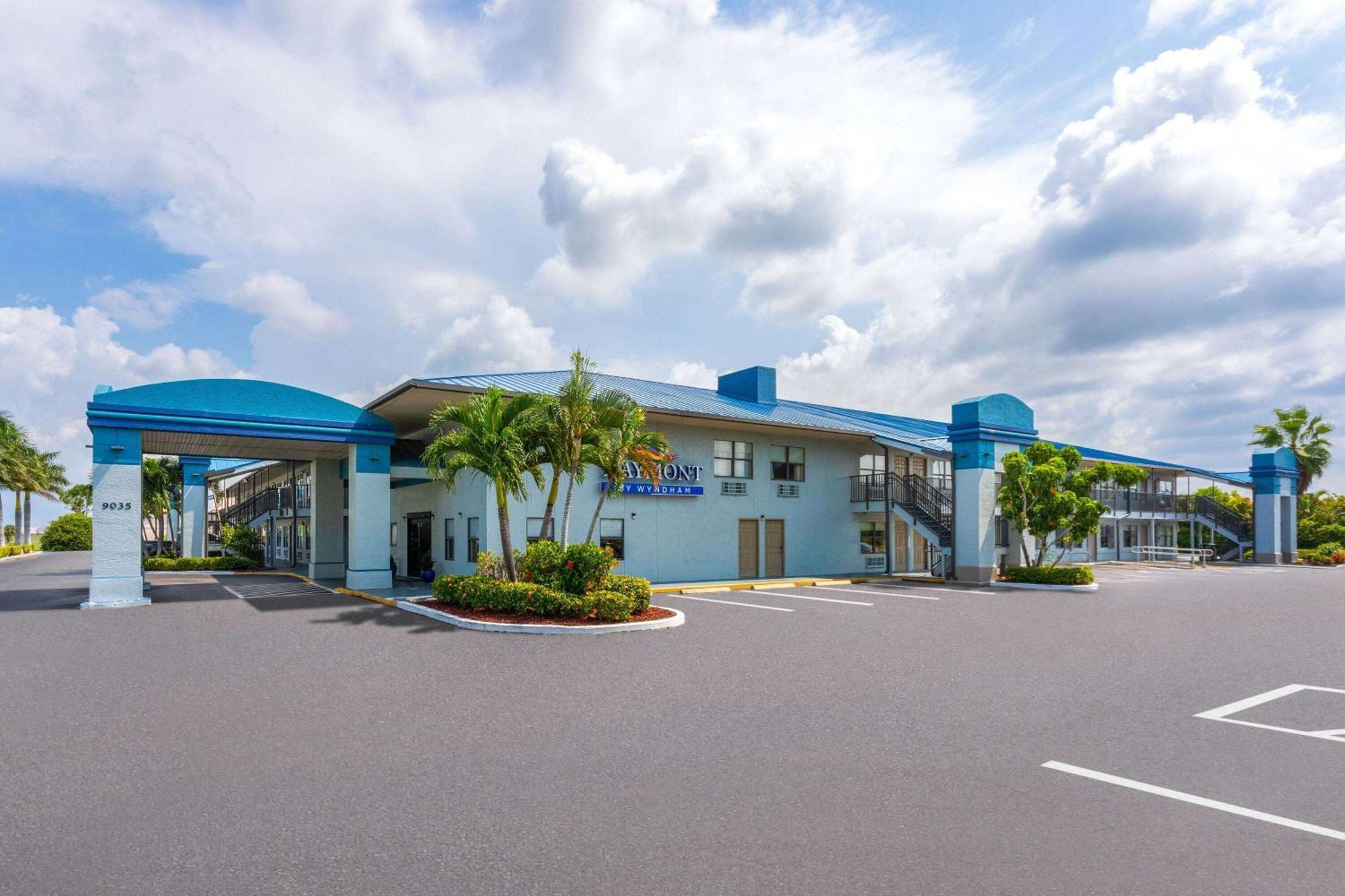 Baymont By Wyndham Punta Gorda/Port Charlotte Exterior foto
