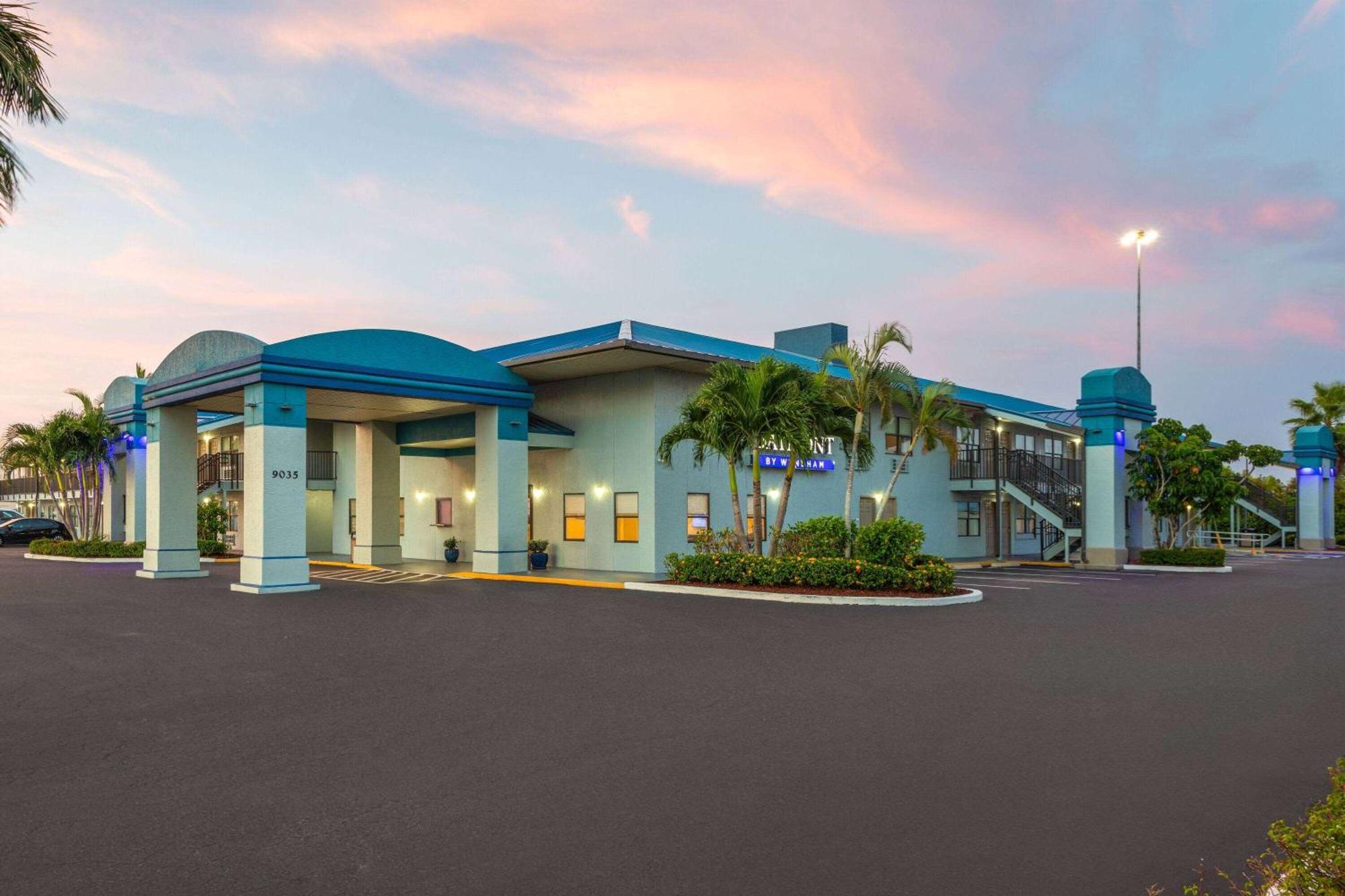 Baymont By Wyndham Punta Gorda/Port Charlotte Exterior foto