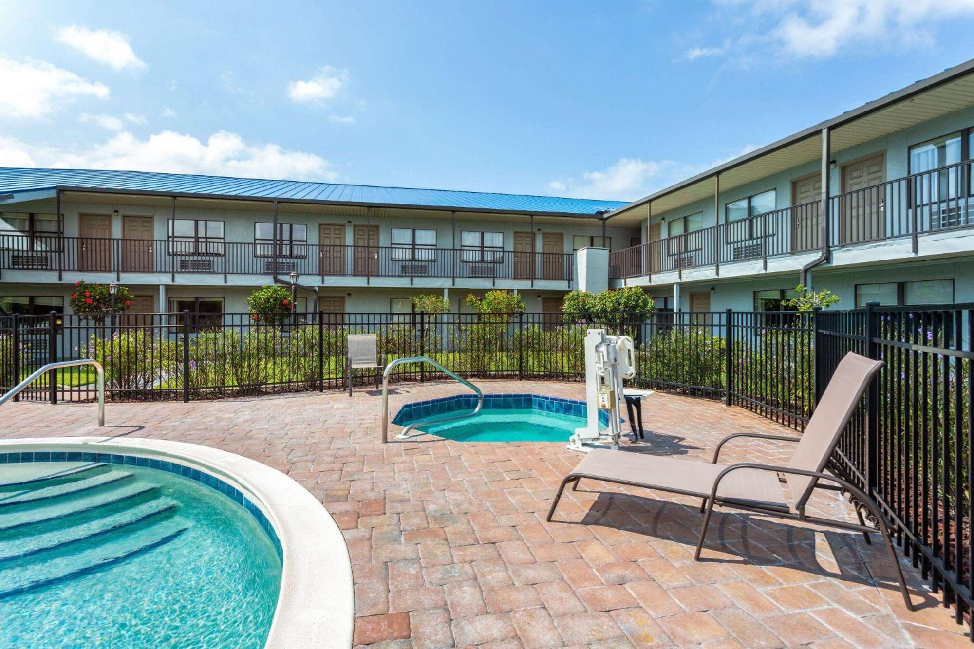 Baymont By Wyndham Punta Gorda/Port Charlotte Exterior foto