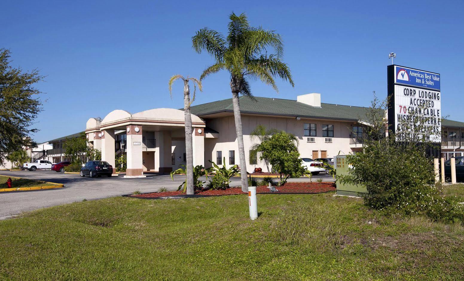Baymont By Wyndham Punta Gorda/Port Charlotte Exterior foto